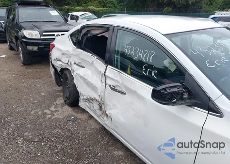 2018 Nissan Sentra S из США, поврежденный, VIN 3N1AB7AP2JY293493